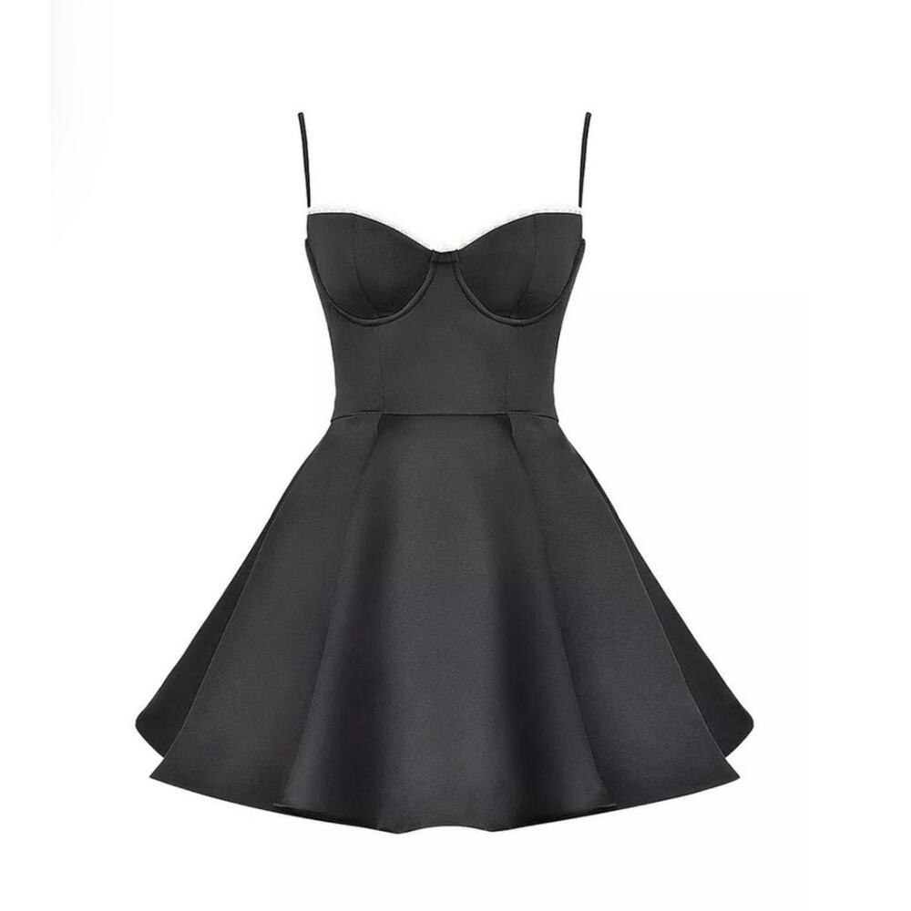 MINIMOISELLE Small
BLACK TULLE MINI DRESS $300
House of CB - Picture 4 of 6